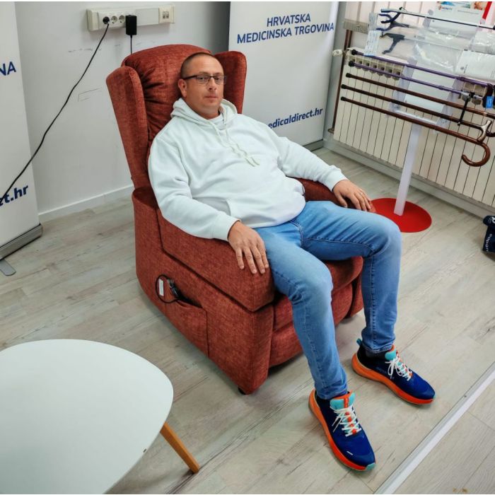 Fotelja za starije osobe