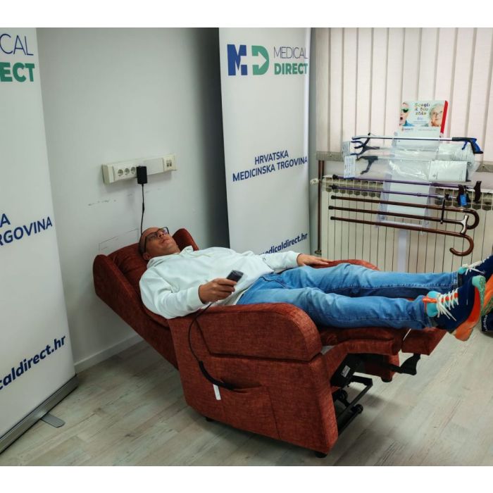 Fotelja za starije osobe