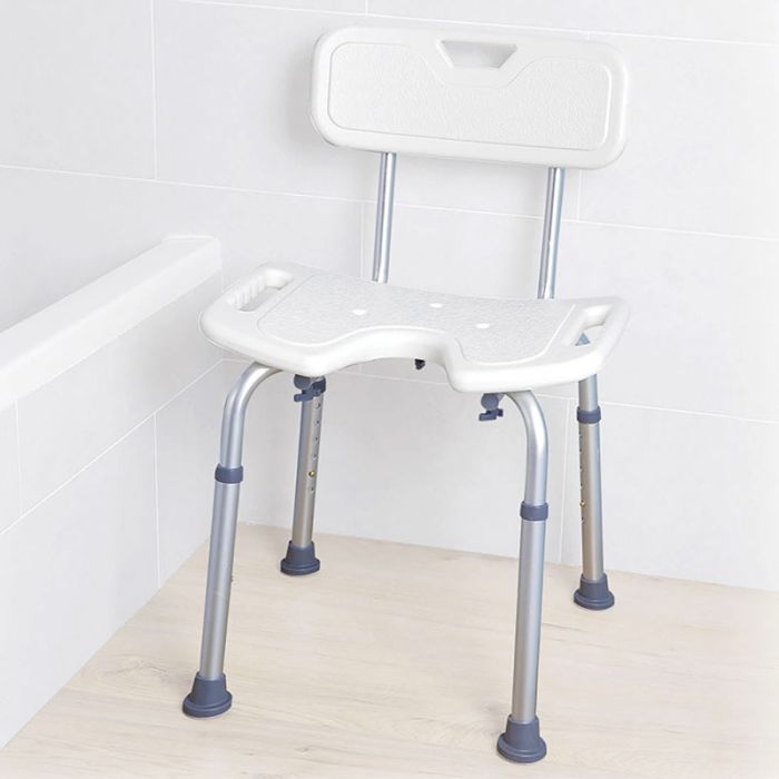 Stolac za tuširanje s naslonom i higijenskim prorezom