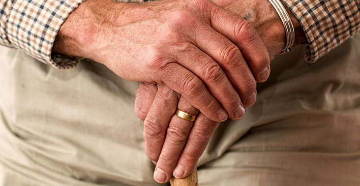 Kako pomoći starijim osobama?
